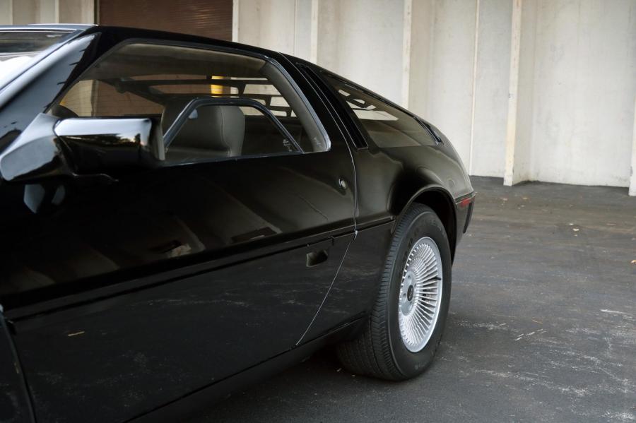 Детали экстерьера DeLorean DMC-12 in Black 1981 года  (фото 42 из 207)
